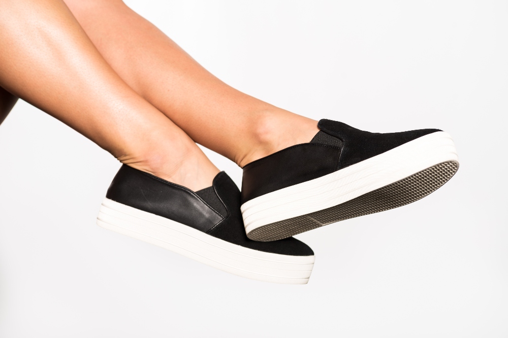 sneakers with support for flat feet